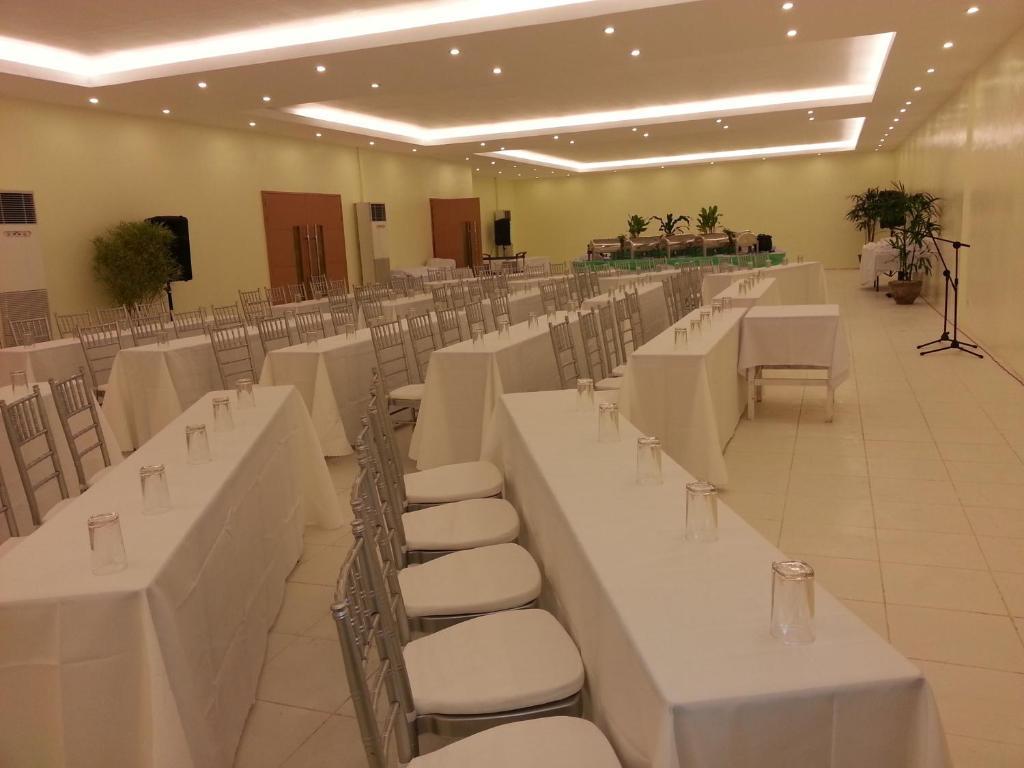 Parkway Hotel Surigao Exteriör bild