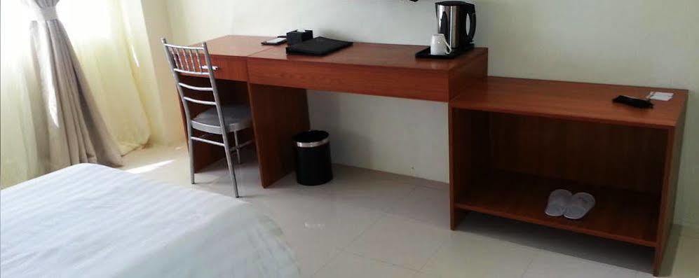 Parkway Hotel Surigao Exteriör bild